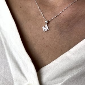 Collar Letra Cubic